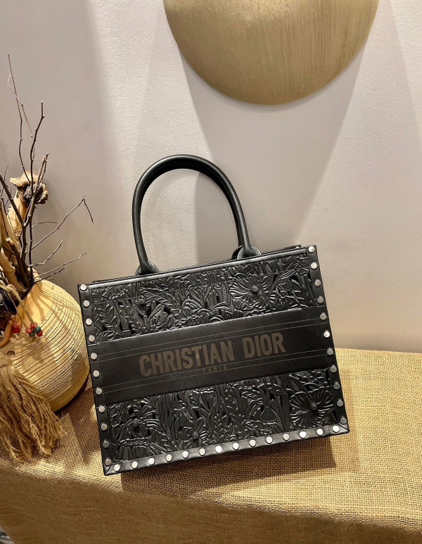 large D*or book tote