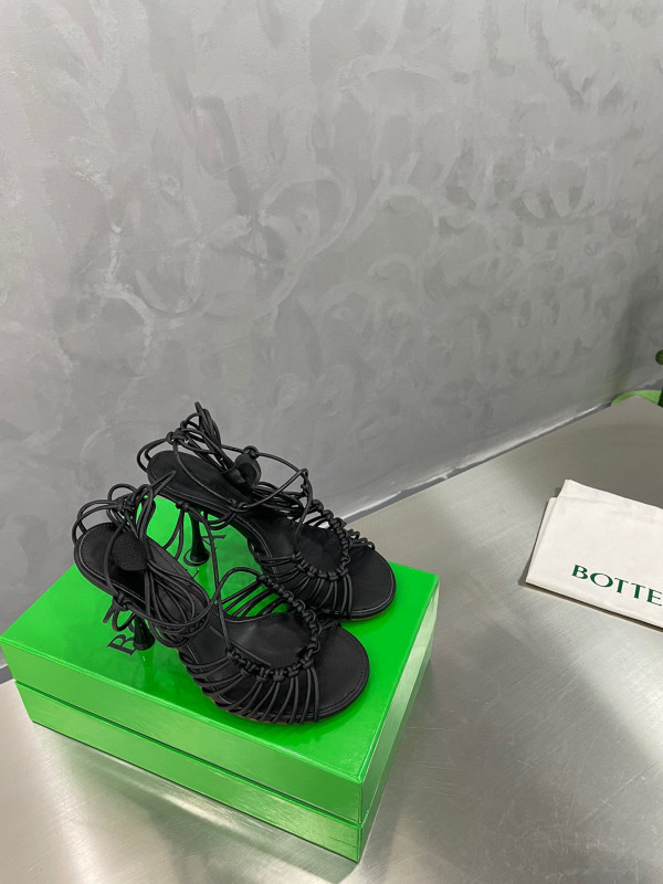 Bo*te*ga ve*ne*ta dot