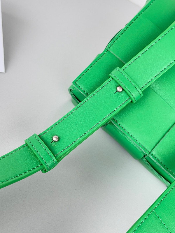 Bo*te*ga ve*ne*ta cassette