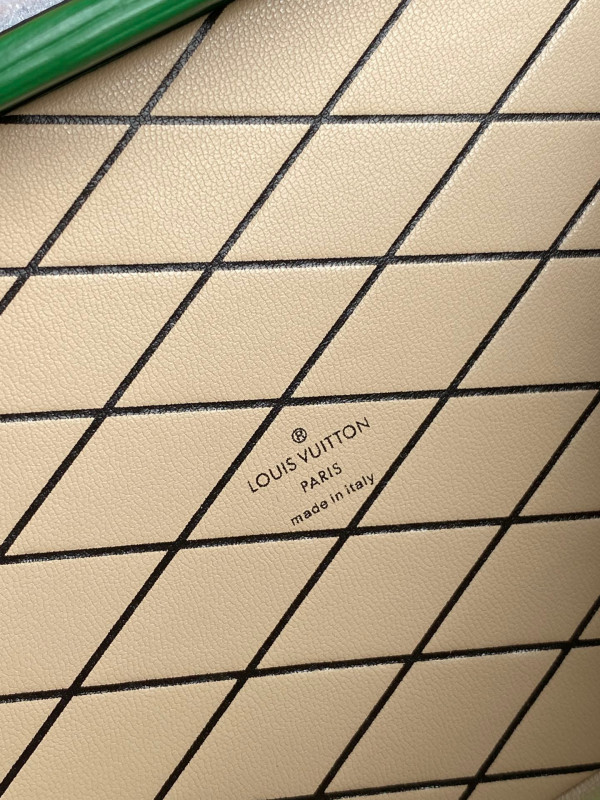 l**is V*t*n petite malle