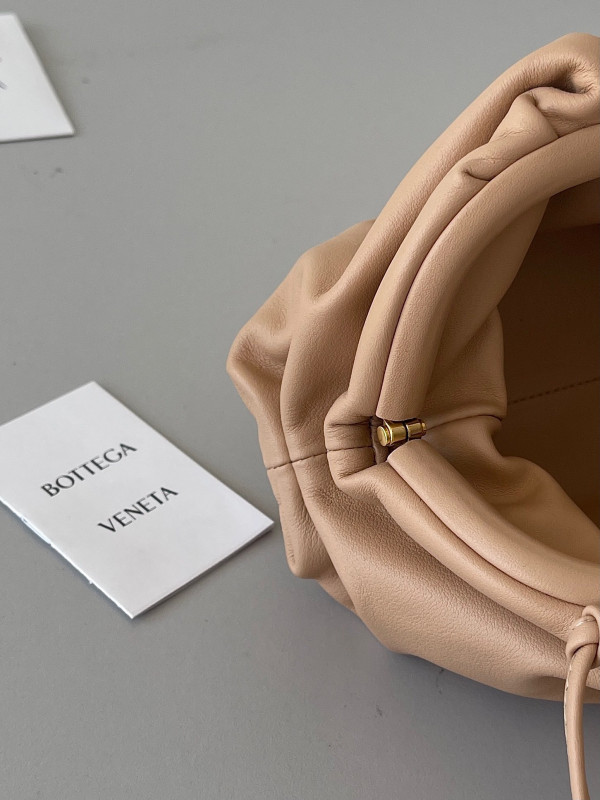 Bo*te*ga ve*ne*ta mini pouch