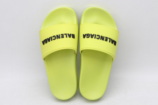 Ba*len*cia*ga pool slide sandal