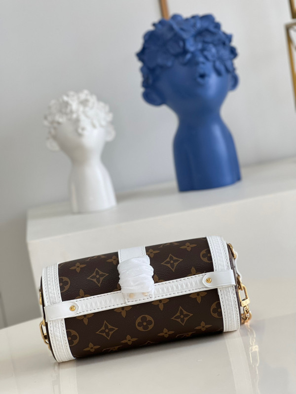 l**is V*t*n papillon trunk