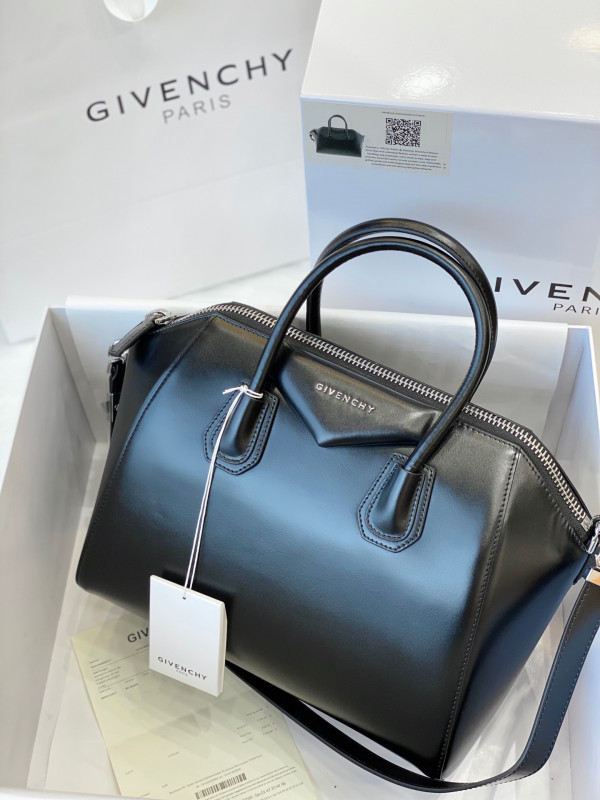 GIVENCHY ANTIGONA MINI/SMALL/MEDIUM IN SMOOTH LEATHER
