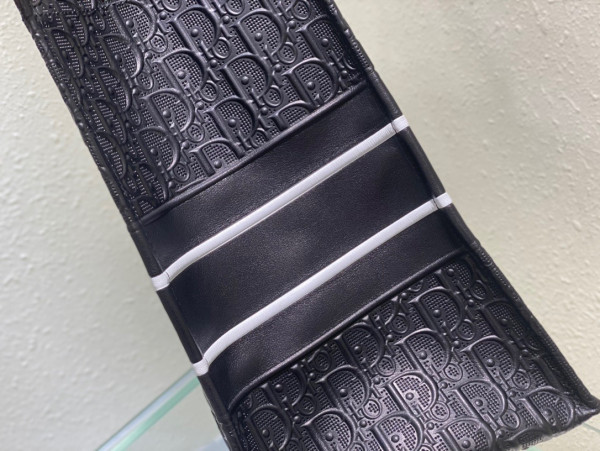 large D*or book tote