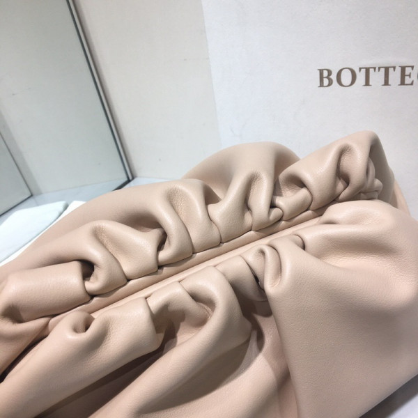 Bo*te*ga ve*ne*ta the pouch