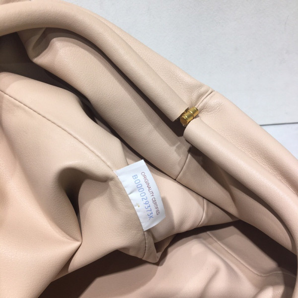 Bo*te*ga ve*ne*ta the pouch