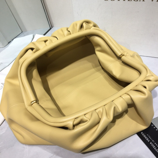 Bo*te*ga ve*ne*ta the pouch