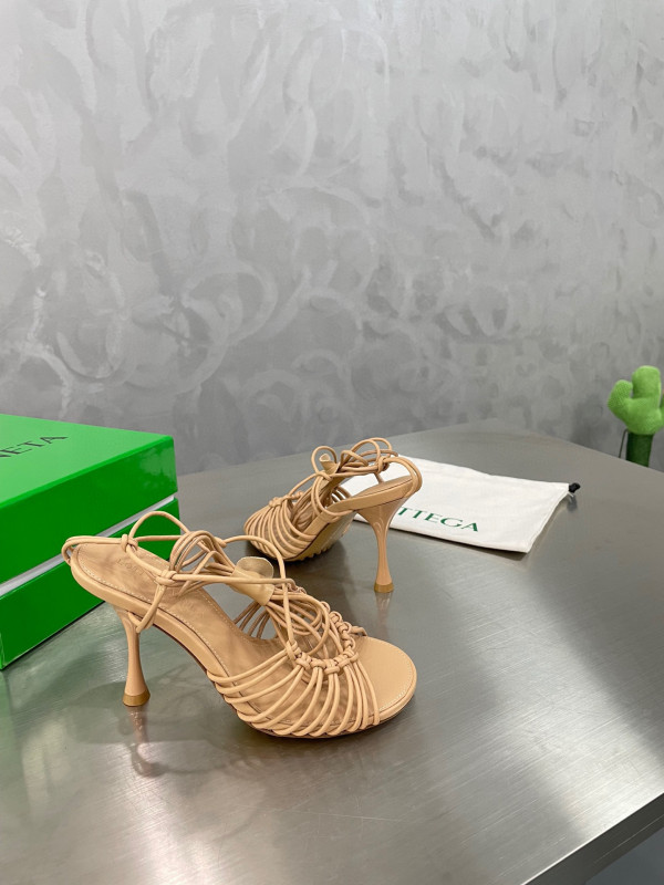 Bo*te*ga ve*ne*ta dot