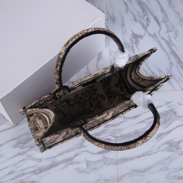 medium D*or book tote