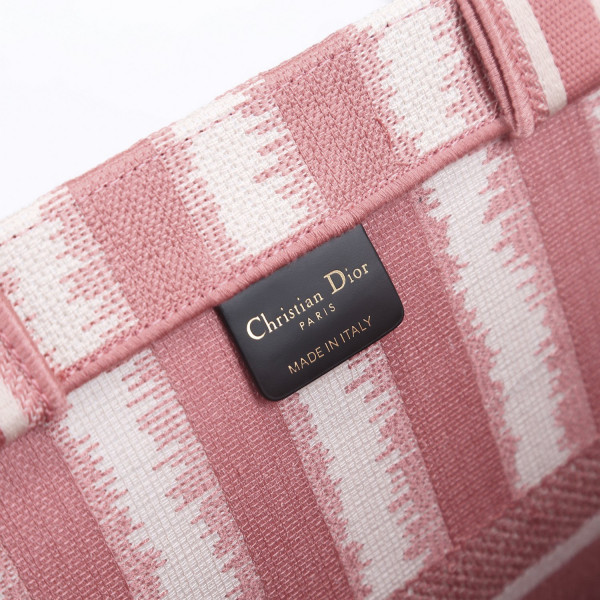 large D*or book tote