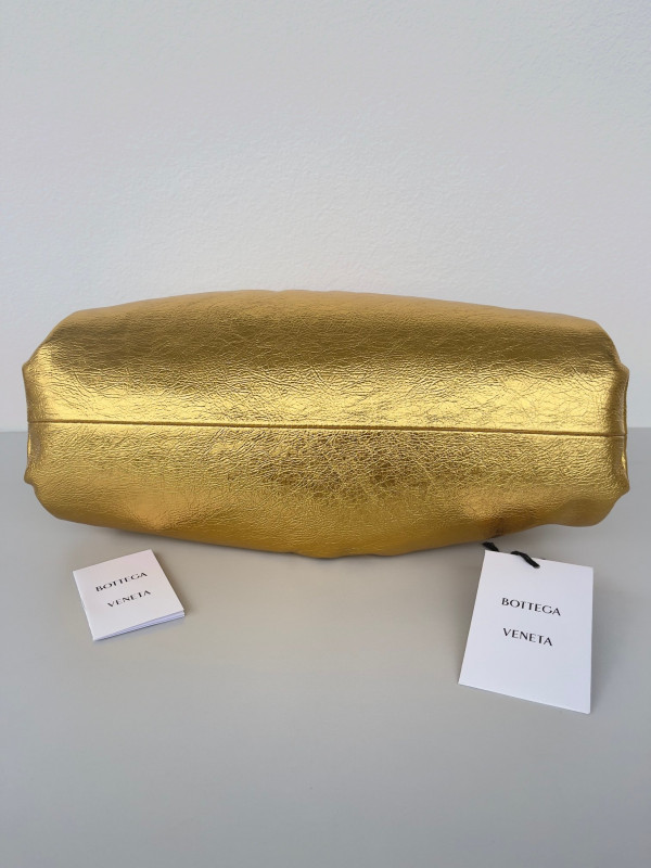 Bo*te*ga ve*ne*ta pouch