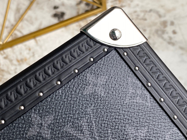 l**is V*t*n coffret accessoires