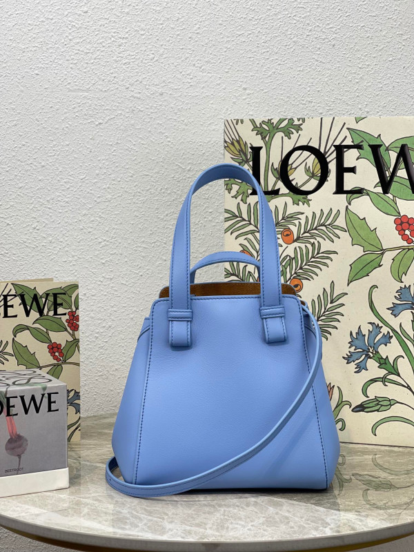 LOEWE Hammock Nugget bag