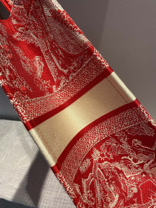 large D*or book tote