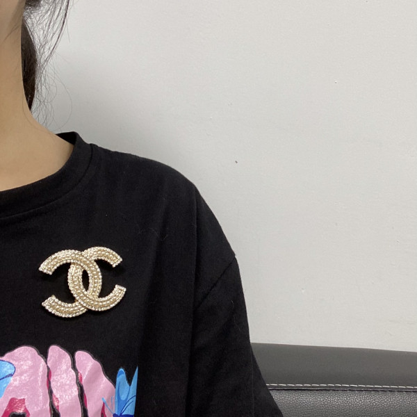 CL BROOCH