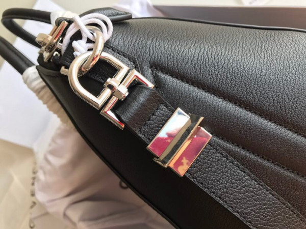 GIVENCHY ANTIGONA MINI/SMALL/MEDIUM IN GRAINED LEATHER