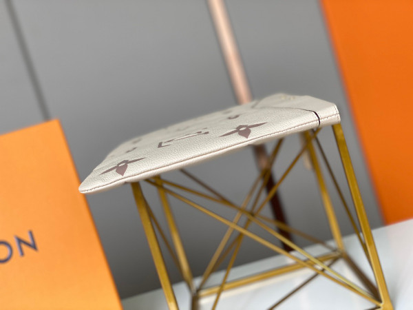 l**is V*t*n daily pouch