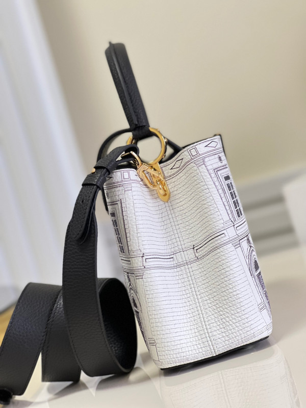 l**is V*t*n capucines mm