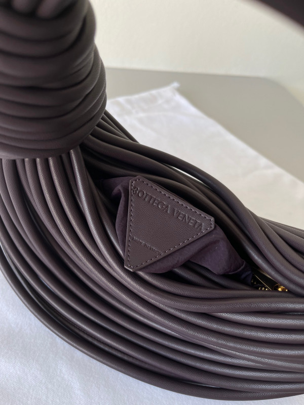 Bo*te*ga ve*ne*ta double knot