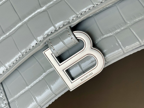 Ba*len*cia*ga hourglass