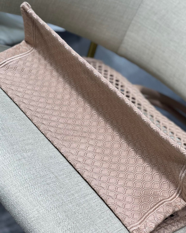 medium D*or book tote