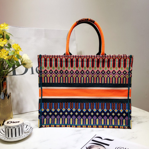 large D*or book tote