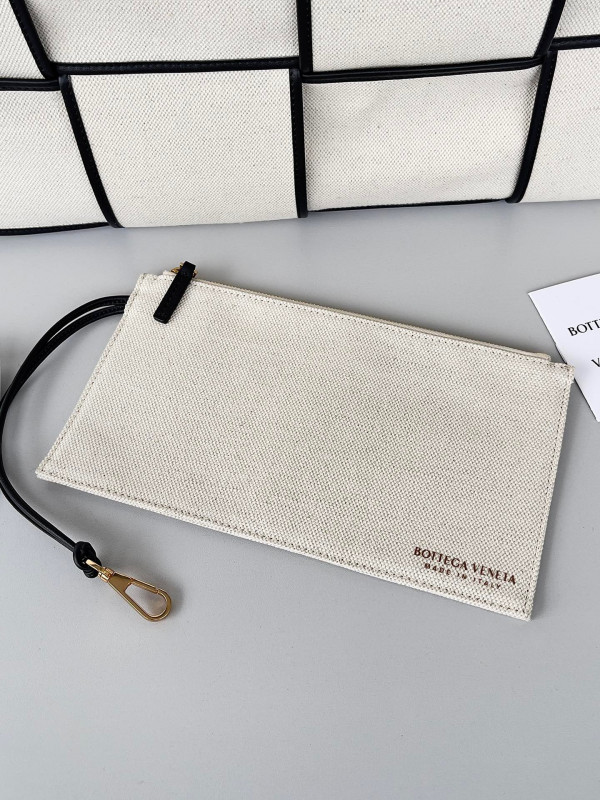 Bo*te*ga ve*ne*ta arco large tote