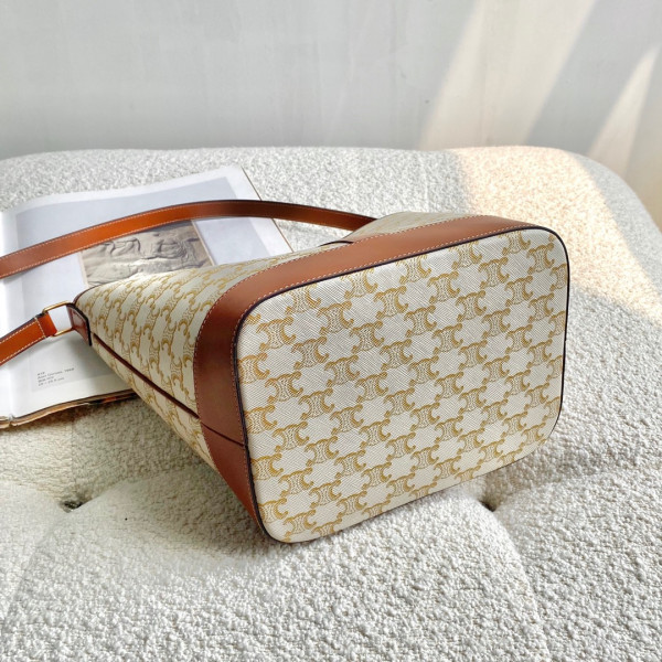 Ce**e medium bucket in triomphe canvas