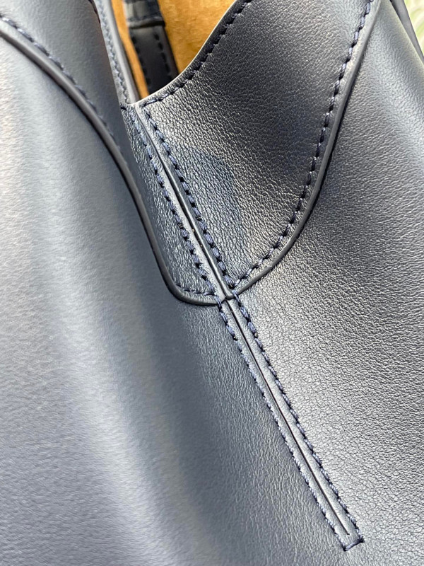 LOEWE Hammock Nugget bag