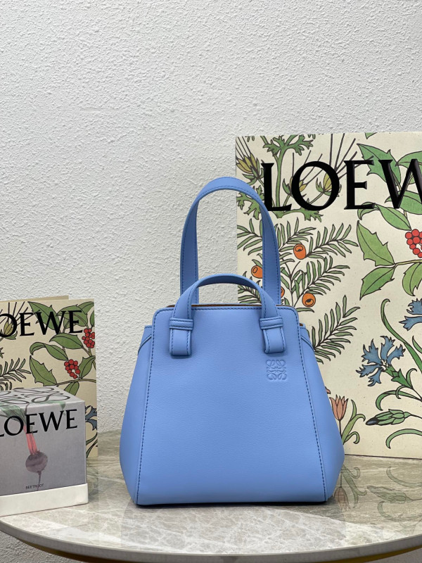 LOEWE Hammock Nugget bag