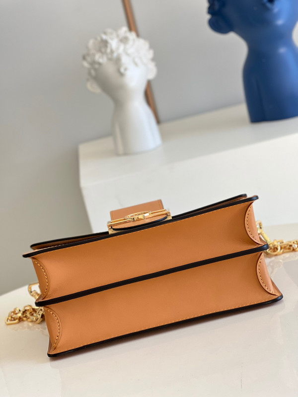 l**is V*t*n dauphine mm