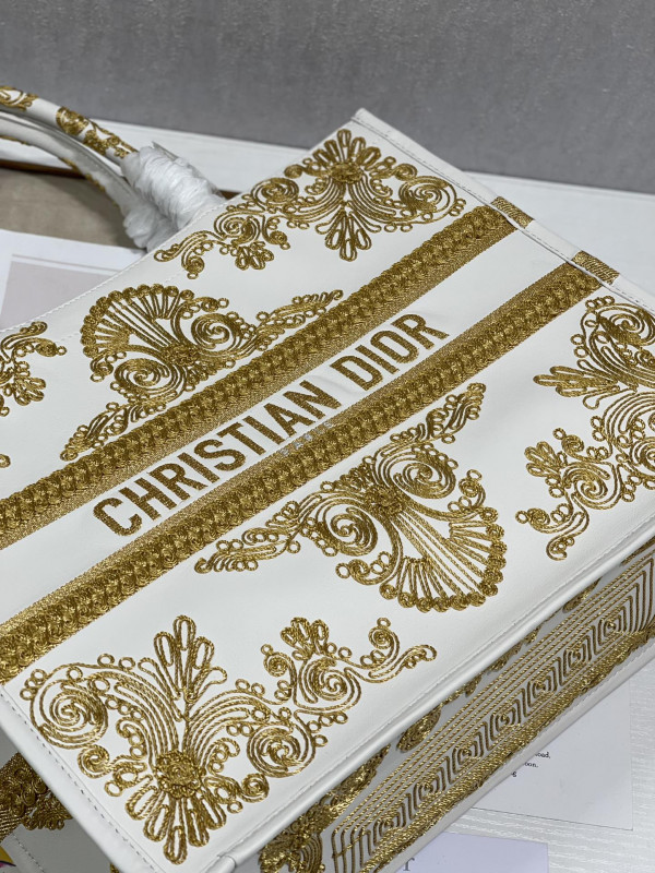 large D*or book tote