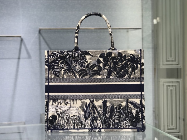 large D*or book tote