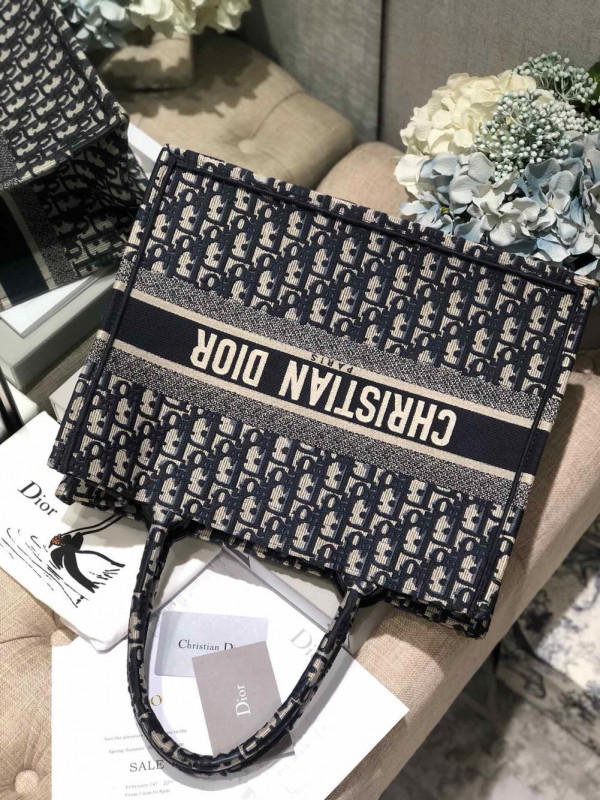 D*or oblique book tote-36cm