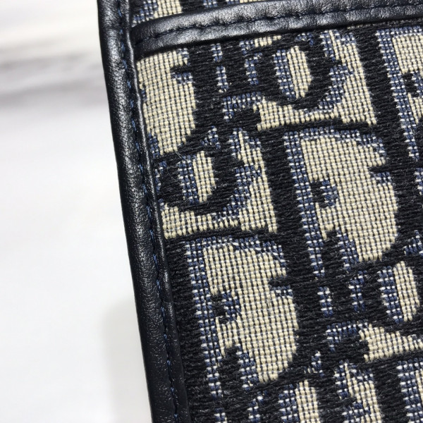 D*or 30 montaigne wallet with strap