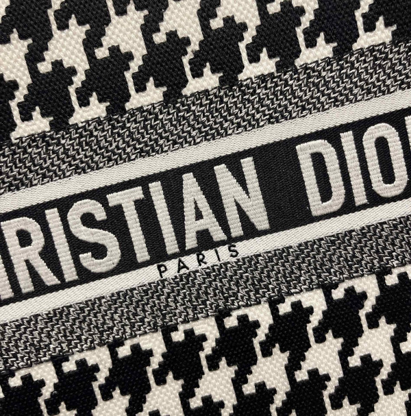 medium D*or book tote