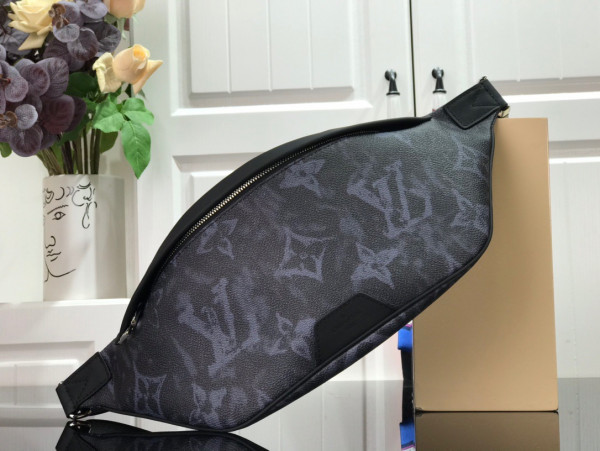 l**is V*t*n discovery bumbag