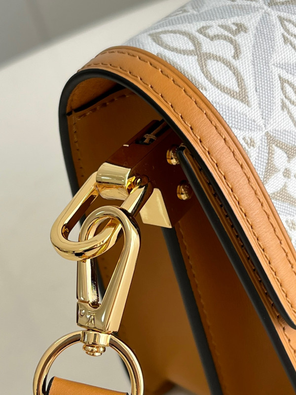 l**is V*t*n dauphine mini