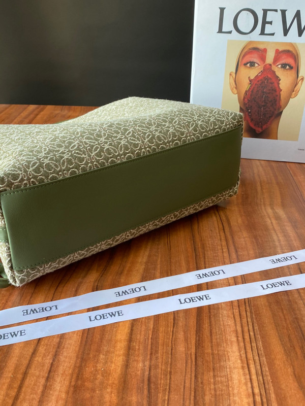 LOEWE Flamenco clutch
