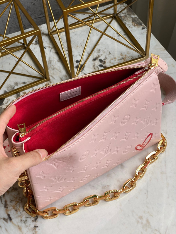 l**is V*t*n limited edition -coussin pm