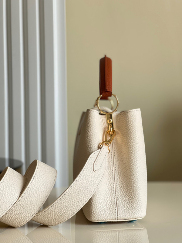 l**is V*t*n capucines bb