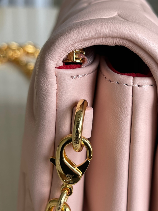 l**is V*t*n limited edition - pochette coussin