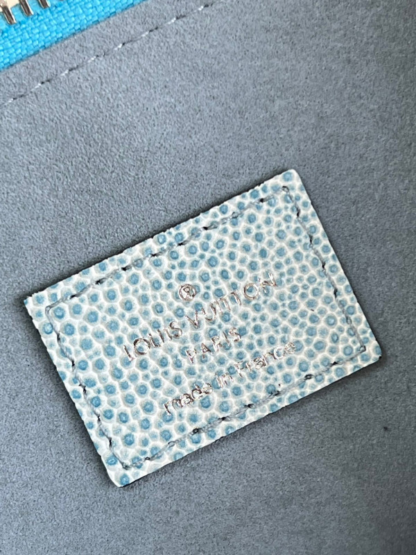 l**is V*t*n coussin pm