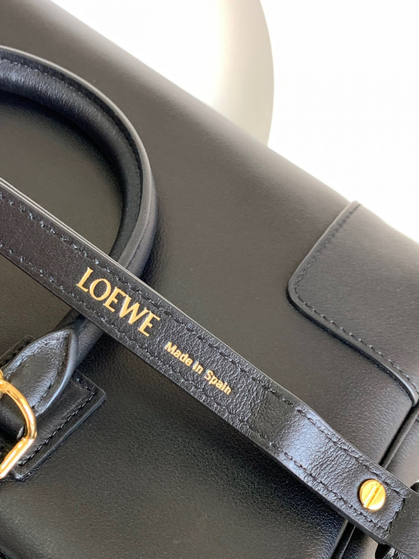 LOEWE Amazona 28 bag