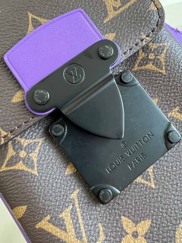 l**is V*t*n s-lock vertical wearable wallet