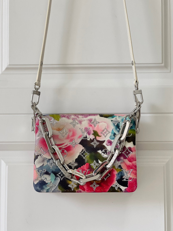 l**is V*t*n coussin bb