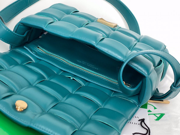 Bo*te*ga ve*ne*ta cassette