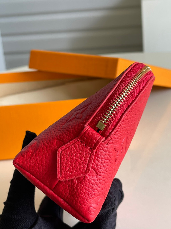 l**is V*t*n cosmetic pouch