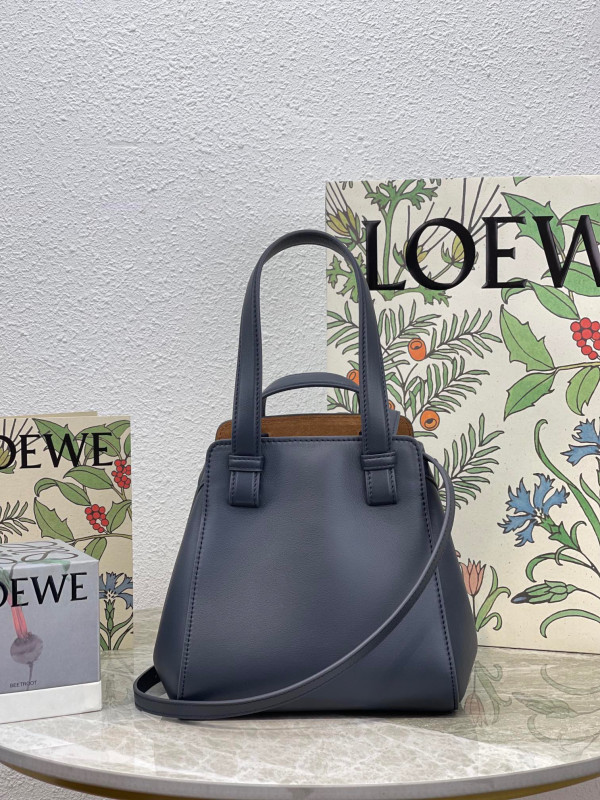 LOEWE Hammock Nugget bag